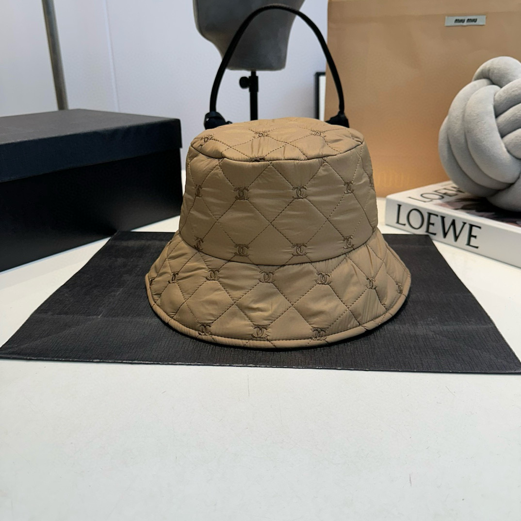 CHANEL Logomania Warm Bucket Hat YF1440