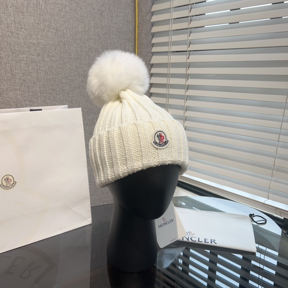 MONCLER Logo Patch Warm Cotton Knitted Hat MX1230