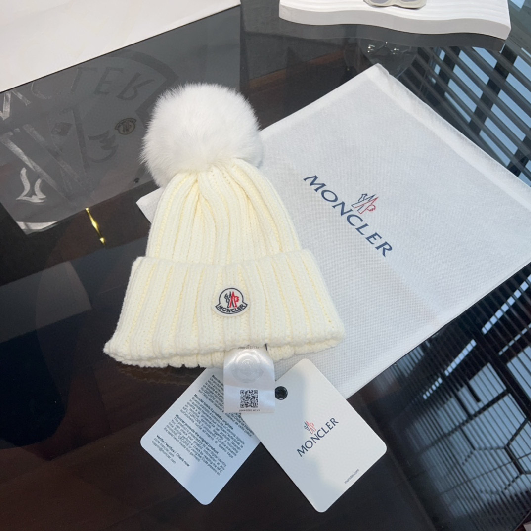 MONCLER Logo Patch Warm Cotton Knitted Hat MX1230