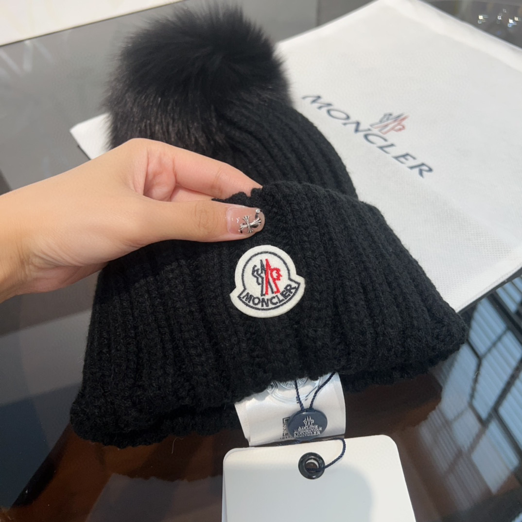 MONCLER Logo Patch Warm Cotton Knitted Hat MX1230