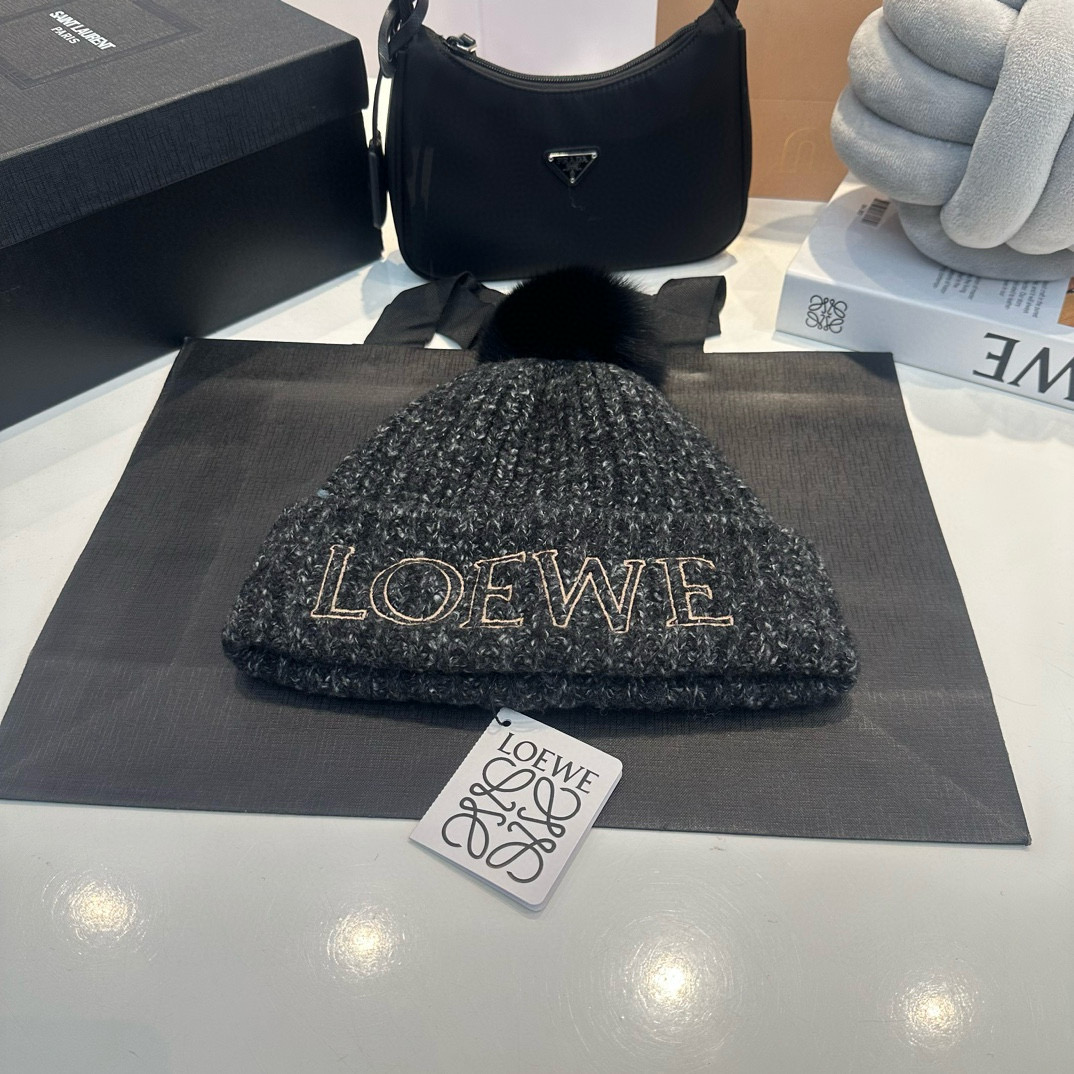 LOEWE Logo Embroidery Winter Warm Cotton Knitted Hat MX1404